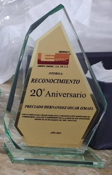 RECONOCIMIENTO CRISTAL TRIANGULO